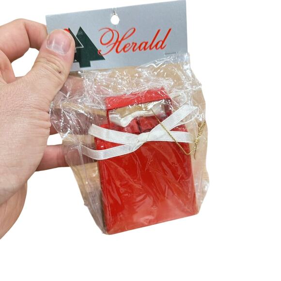 Vintage Red Herald Metal Christmas Cow Bell Cowbell Tree Ornament Holiday - HBN - Picture 1 of 2